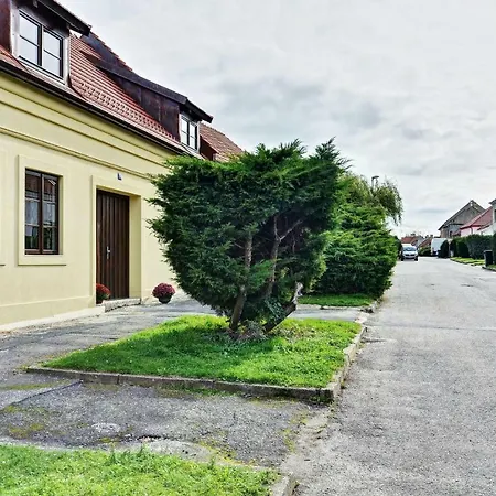 Na Letním Bytě Pensión Kouřim